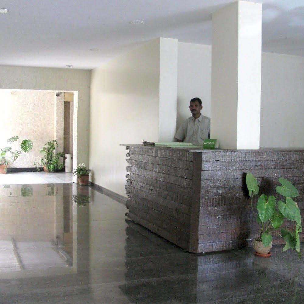 Oyo 1194 Hotel Gulmohr Pune Eksteriør billede