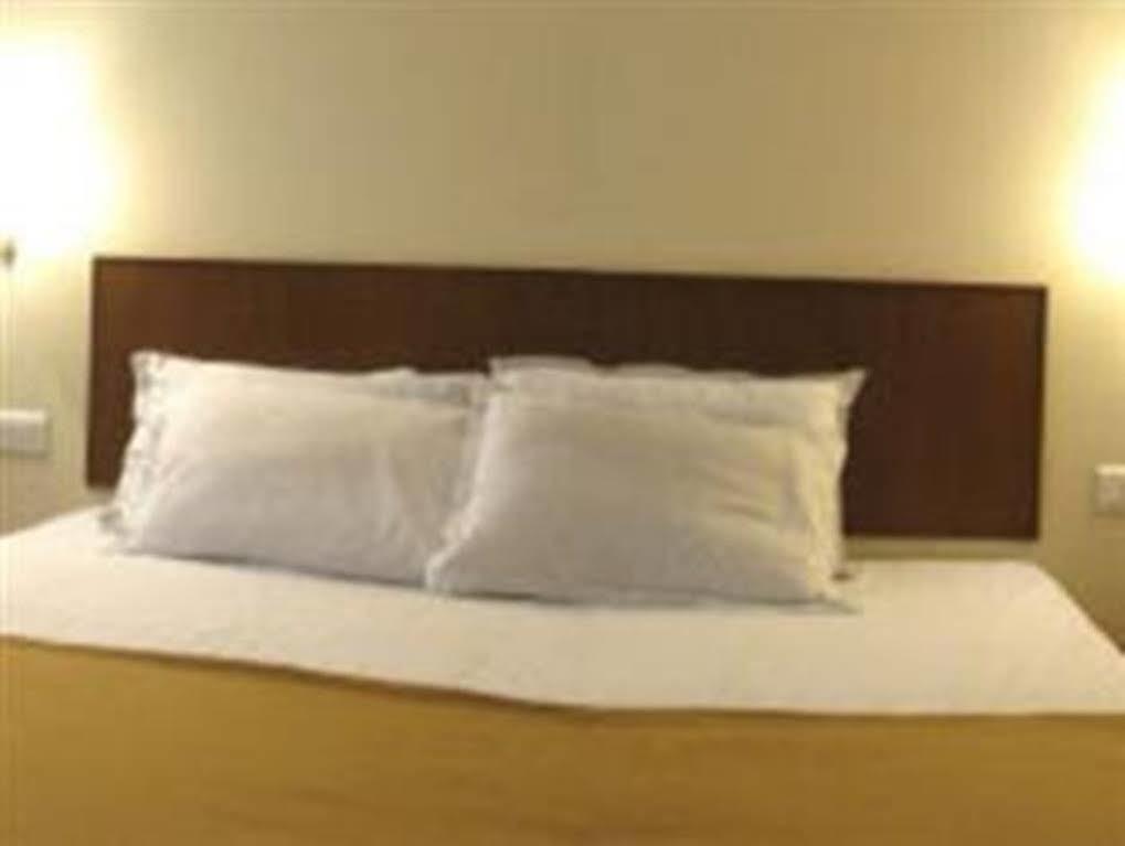 Oyo 1194 Hotel Gulmohr Pune Eksteriør billede