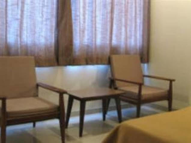 Oyo 1194 Hotel Gulmohr Pune Eksteriør billede